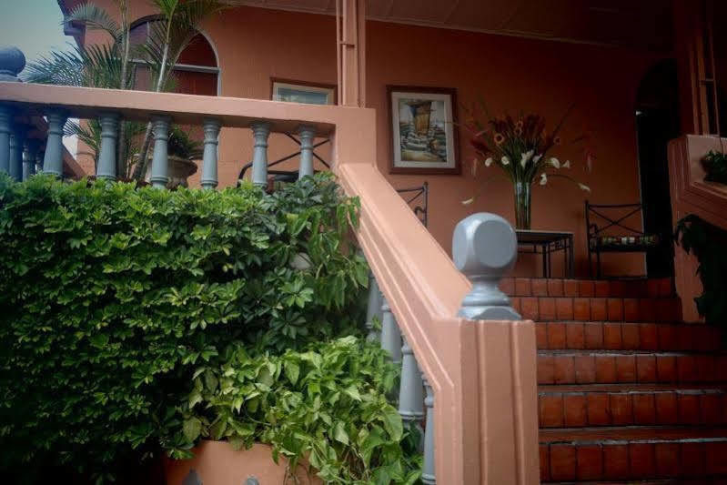 Hotel Vesuvio Сан Хосе Екстериор снимка